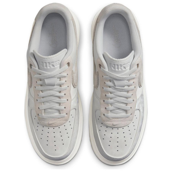 Nike Air Force 1 Luxe